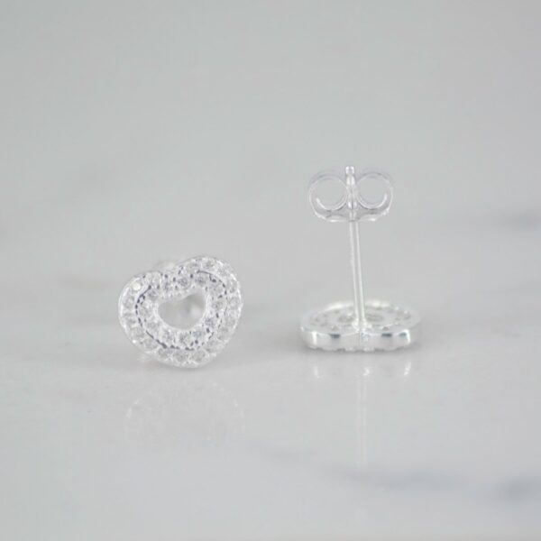 TOPO CORAZON SILUETA BORDES CIRCONES